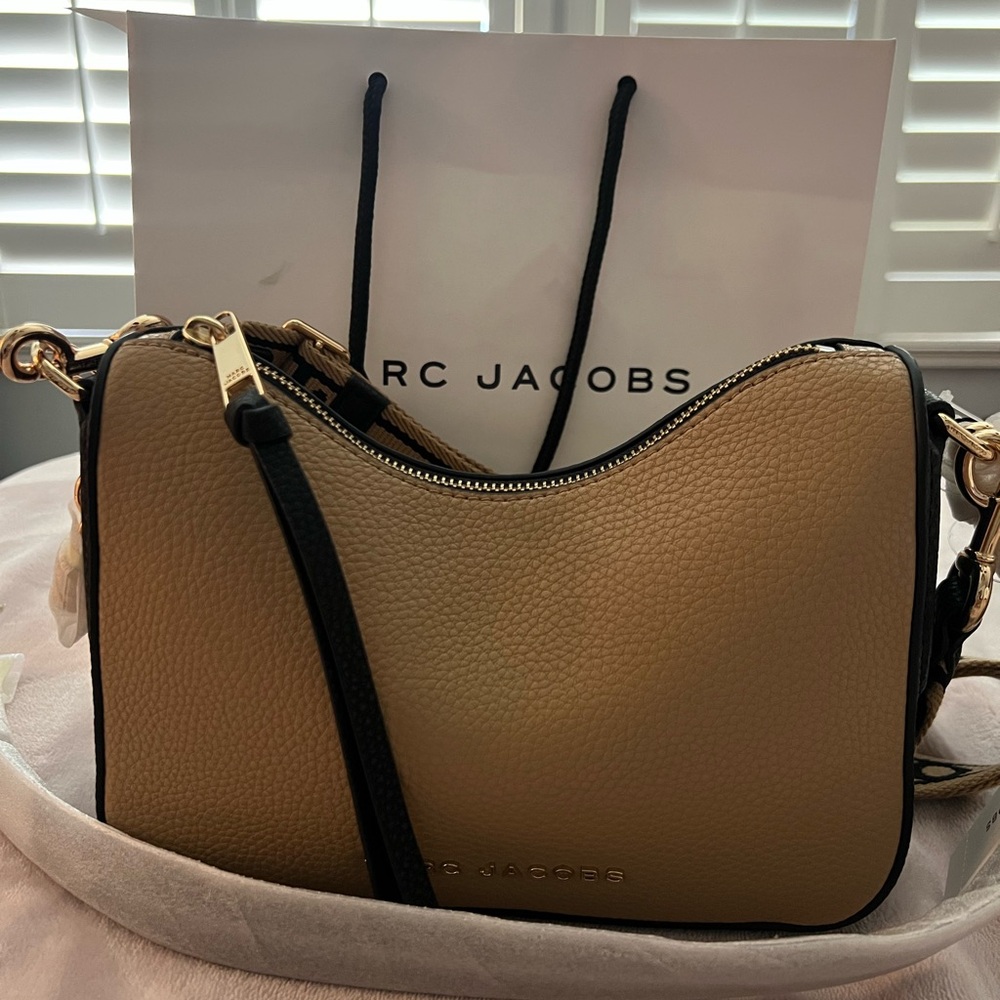 Marc Jacobs Pebbled Leather Crossbody in Camel with Black Trim